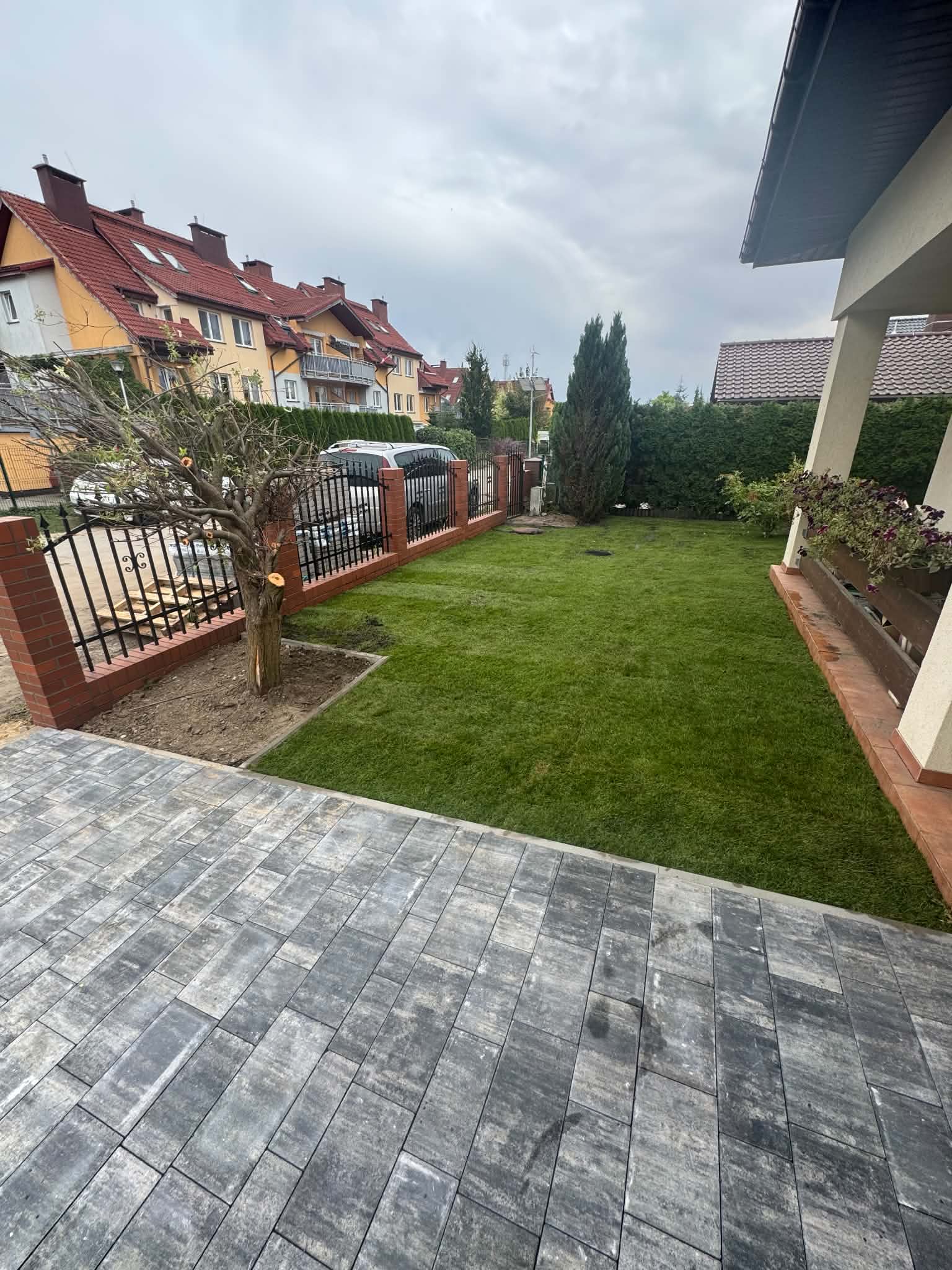 Realizacja trawnika i ogrodzenia - Braskil
